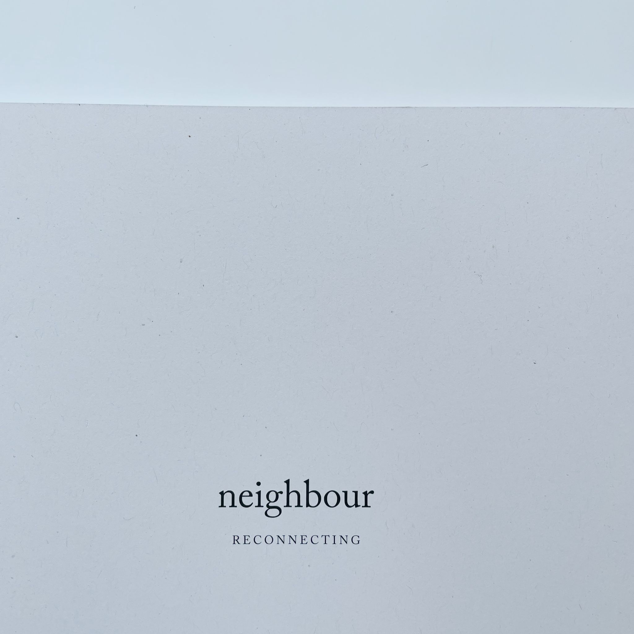 Couverture et logo Neighbour Magazine